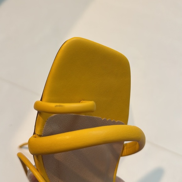 Size 8.5 - Picture 5 of 5